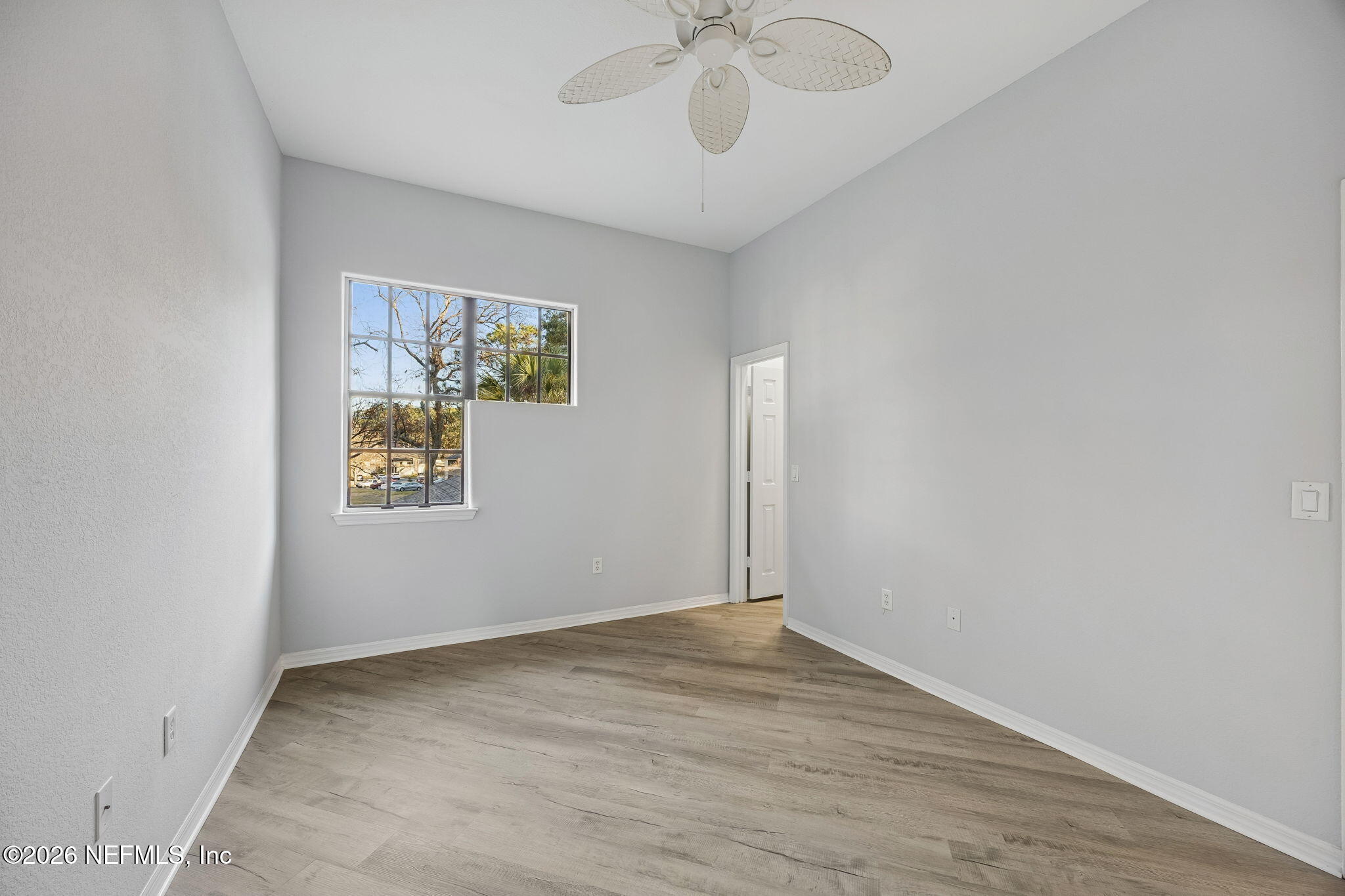 10150 Belle Rive Boulevard, Unit 1806 Jacksonville, FL 32256 - Photo 27 of 51 Guest Bedroom