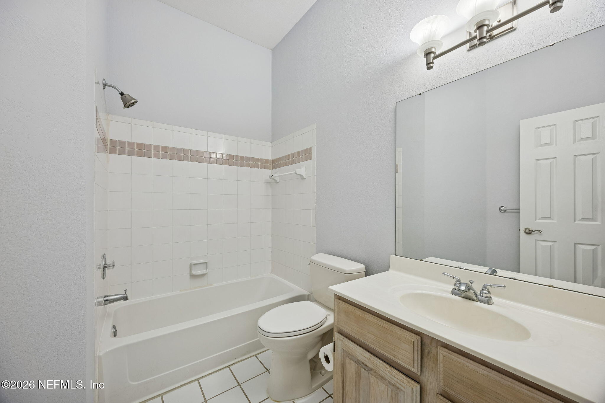 10150 Belle Rive Boulevard, Unit 1806 Jacksonville, FL 32256 - Photo 30 of 51 Guest Bathroom
