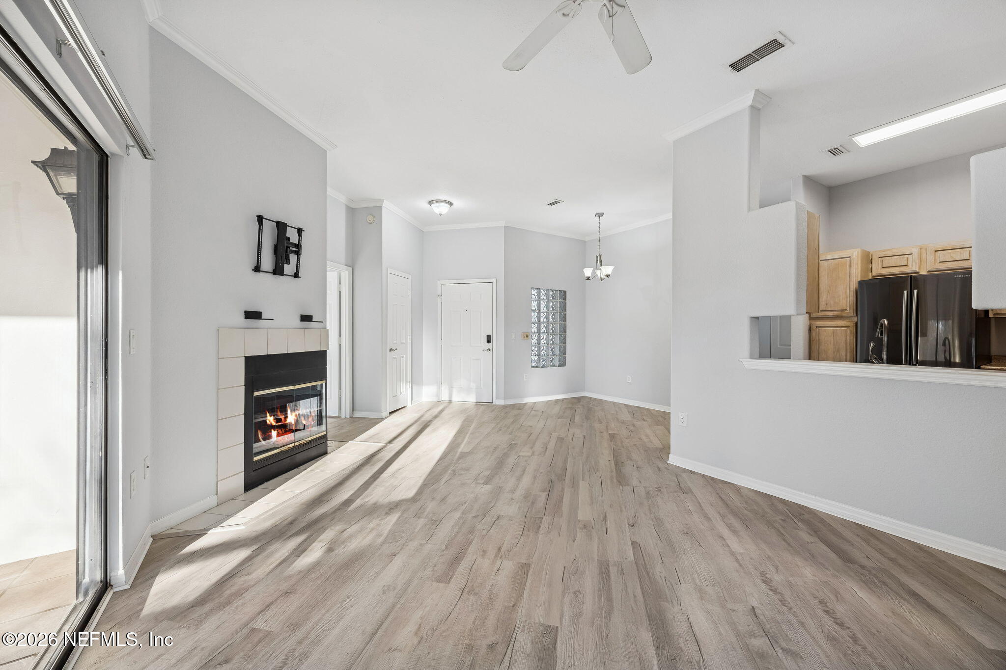 10150 Belle Rive Boulevard, Unit 1806 Jacksonville, FL 32256 - Photo 10 of 51 Living Room