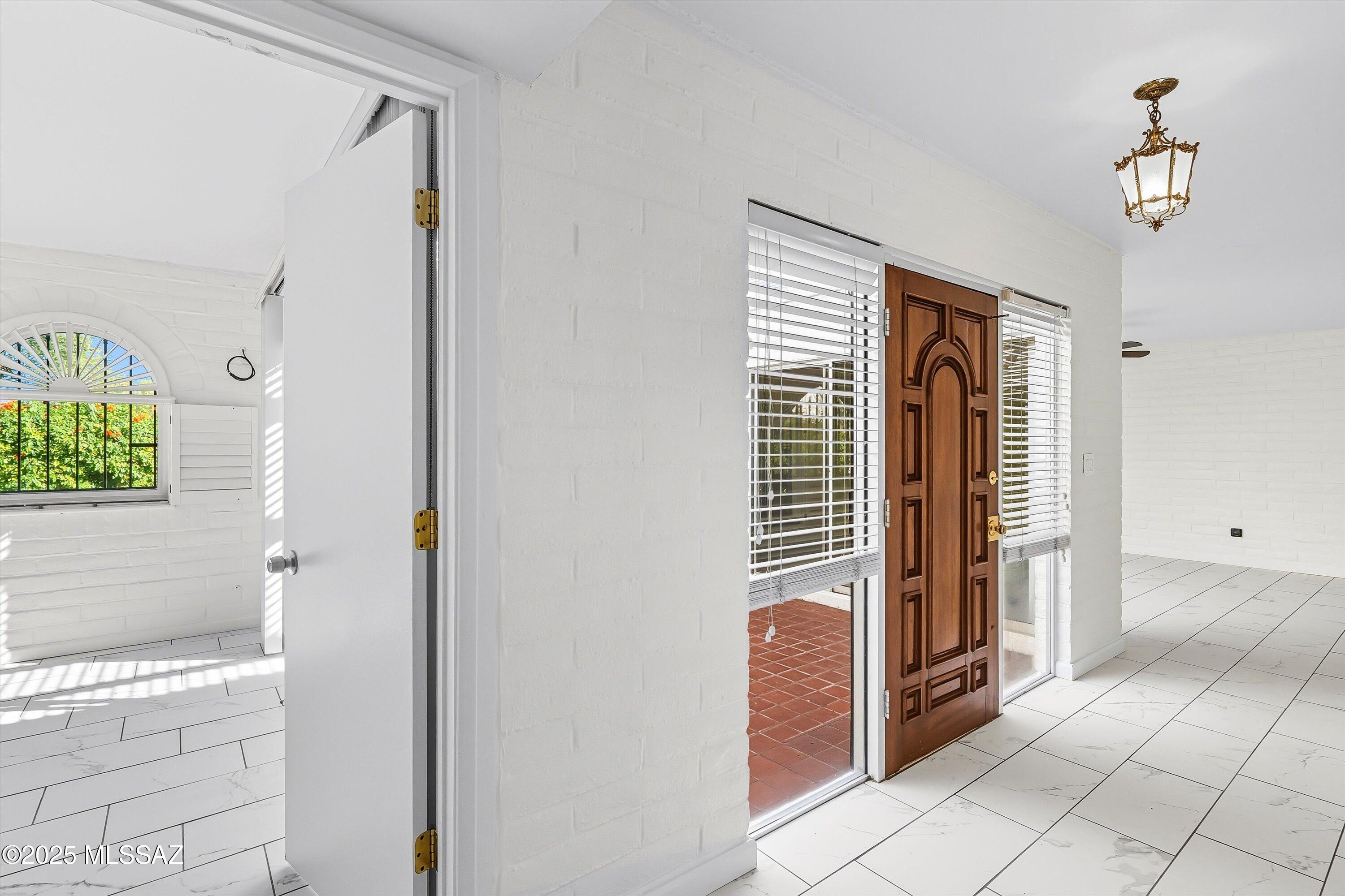 700 West Roller Coaster Road Tucson, AZ 85704 - Photo 10 of 50 Gallery Image 10