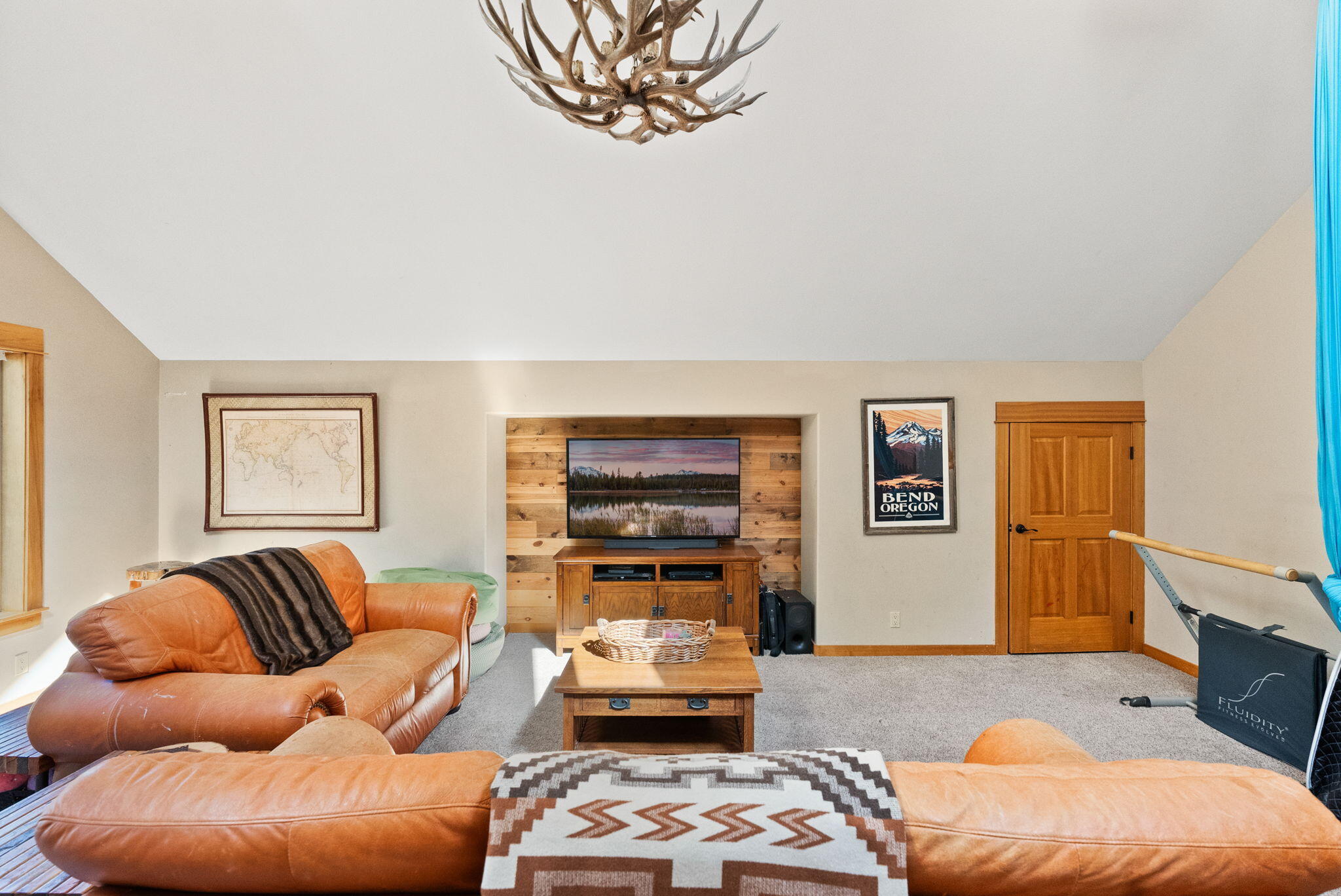 2405 Northwest Skyline Ranch Road Bend, OR 97703 - Photo 33 of 45