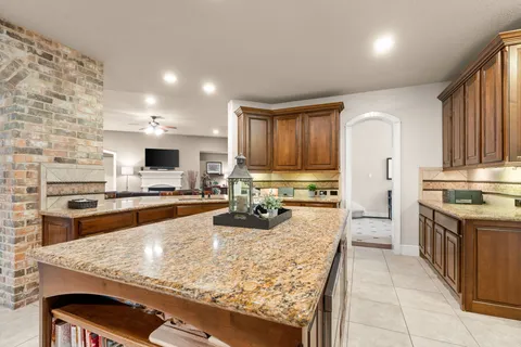 $900,000 | 23 Mariscal Place, The Woodlands, TX 77389