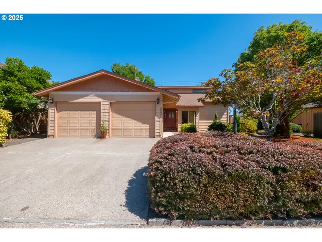 $499,900 | 2465 40th Avenue Southeast, Albany, OR 97322