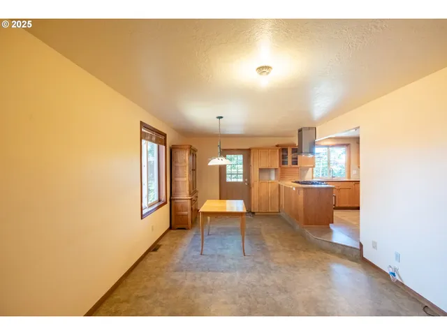 $499,900 | 2465 40th Avenue Southeast, Albany, OR 97322