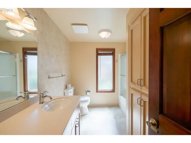 $499,900 | 2465 40th Avenue Southeast, Albany, OR 97322