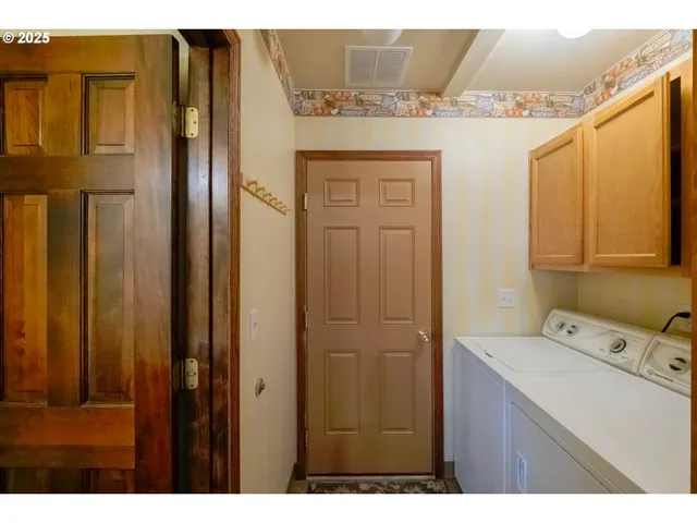 $499,900 | 2465 40th Avenue Southeast, Albany, OR 97322