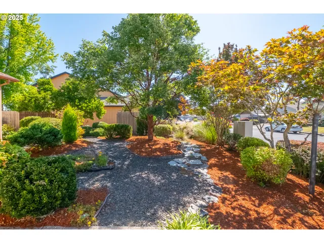 $499,900 | 2465 40th Avenue Southeast, Albany, OR 97322