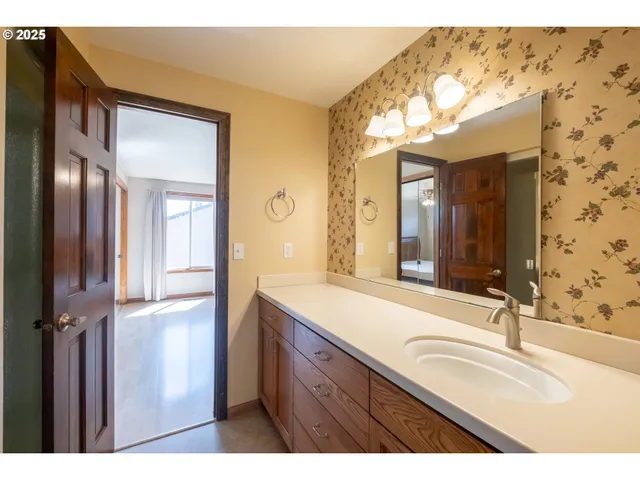 $499,900 | 2465 40th Avenue Southeast, Albany, OR 97322