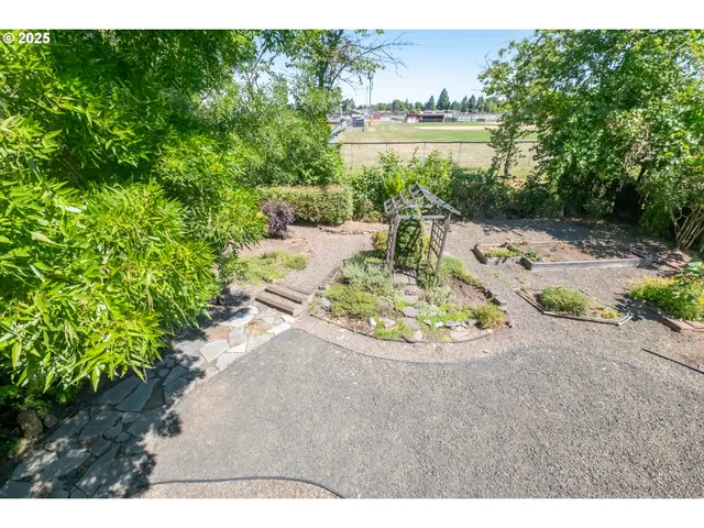 $499,900 | 2465 40th Avenue Southeast, Albany, OR 97322