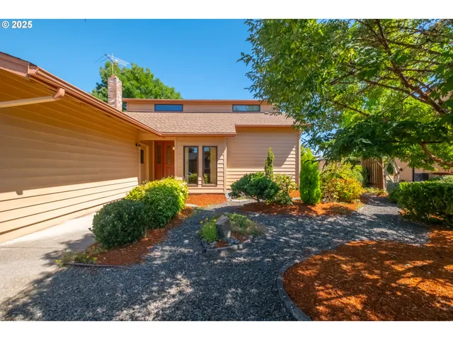 $499,900 | 2465 40th Avenue Southeast, Albany, OR 97322