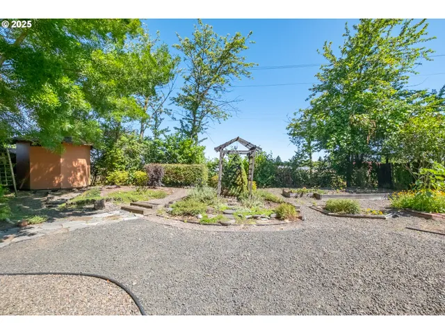 $499,900 | 2465 40th Avenue Southeast, Albany, OR 97322