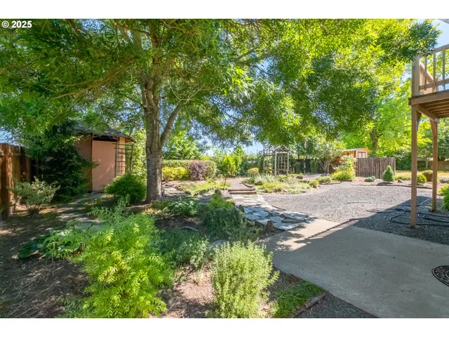 $499,900 | 2465 40th Avenue Southeast, Albany, OR 97322