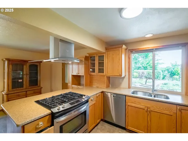 $499,900 | 2465 40th Avenue Southeast, Albany, OR 97322