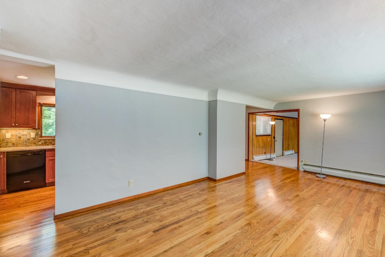 6326 Mullen Road Cincinnati, OH 45247 - Photo 2 of 32