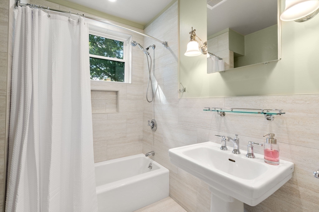 41 Brown Avenue Boston, MA 02131 - Photo 19 of 37