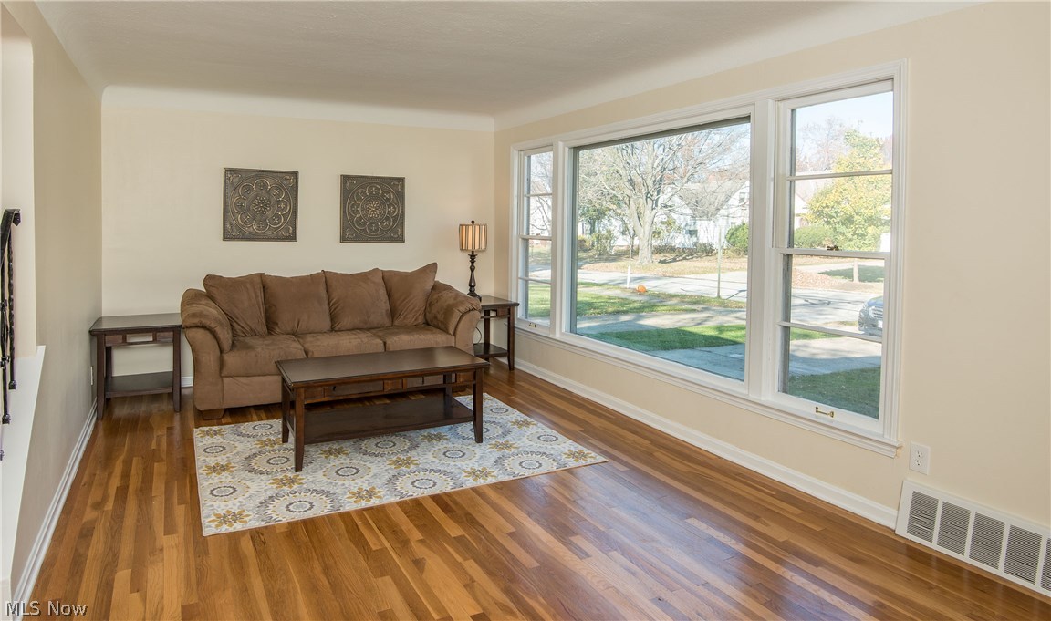 5036 North Barton Road Cleveland, OH 44124 - Photo 3 of 19 Gallery Image 3