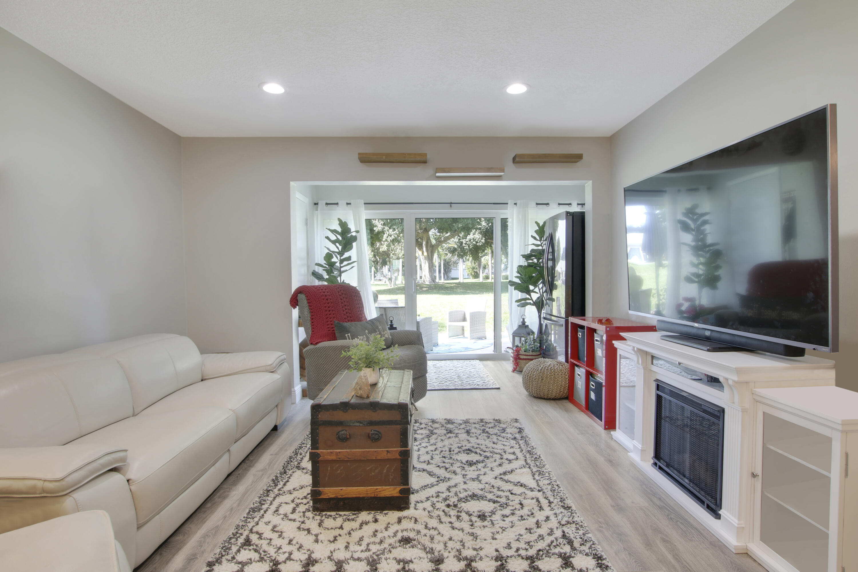 13658 Vía Flora, Unit B Delray Beach, FL 33484 - Photo 11 of 24 House2-16