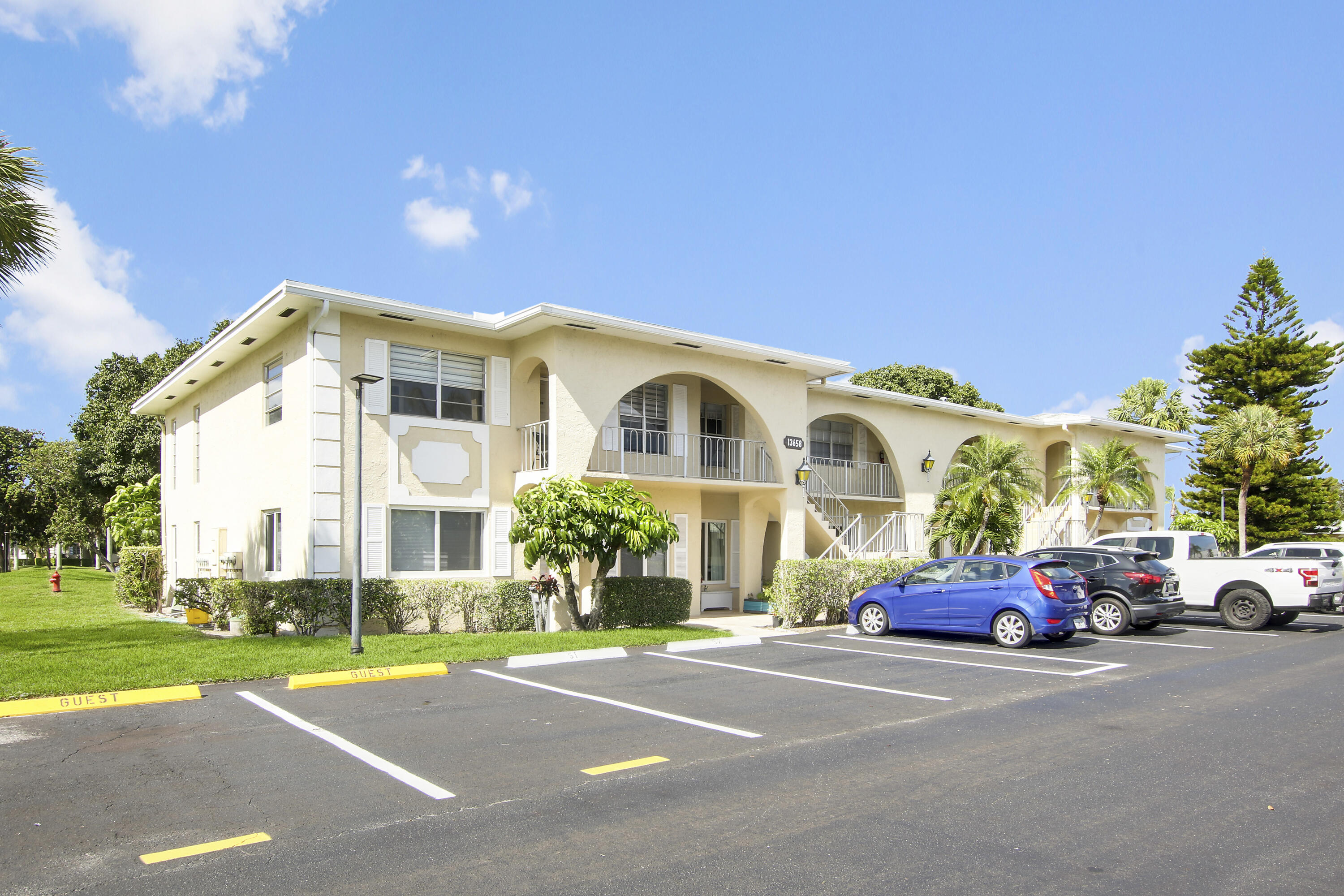 13658 Vía Flora, Unit B Delray Beach, FL 33484 - Photo 2 of 24 House2-23