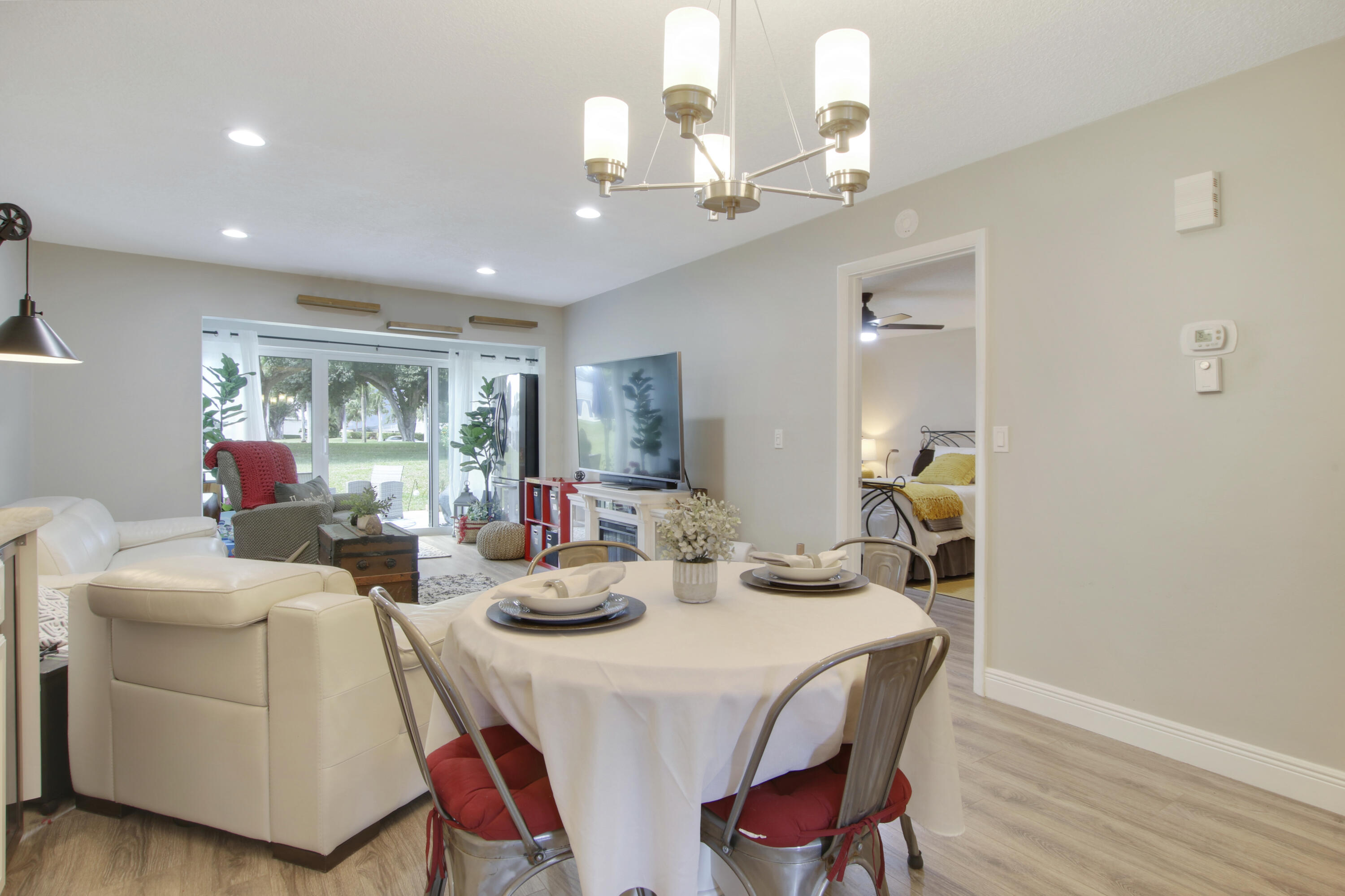 13658 Vía Flora, Unit B Delray Beach, FL 33484 - Photo 9 of 24 House2-14