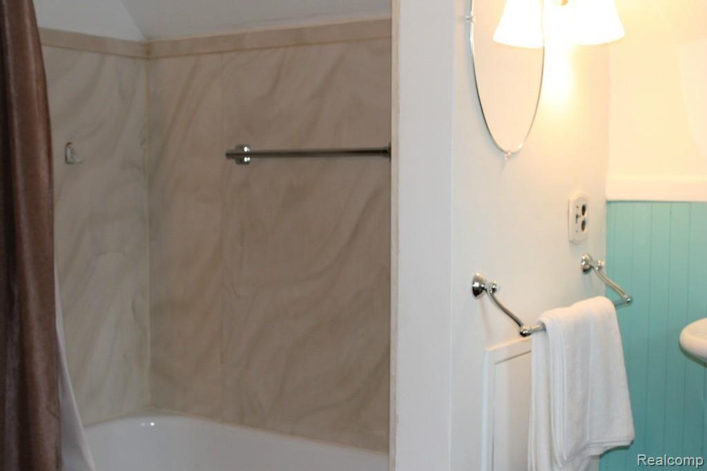 338 Rivard Boulevard Grosse Pointe, MI 48230 - Photo 46 of 53 IMG_0947.jpg
