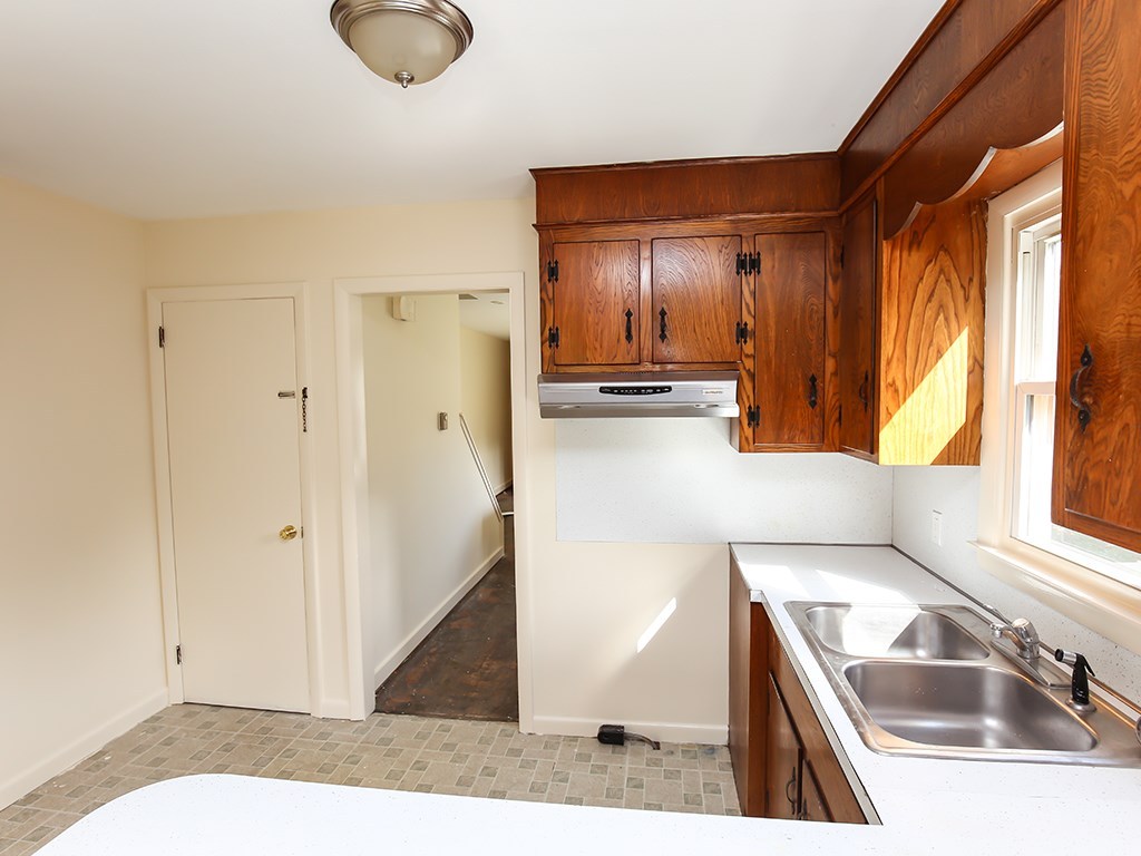 69 Cross Street Westerly, RI 02891 - Photo 11 of 37
