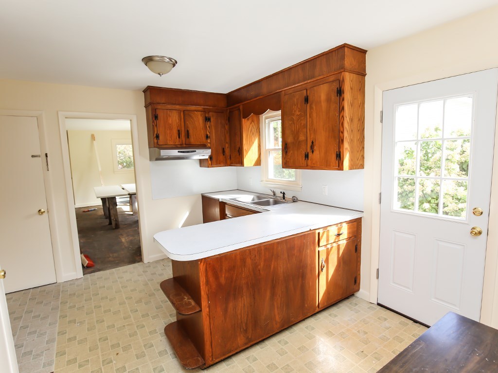 69 Cross Street Westerly, RI 02891 - Photo 13 of 37