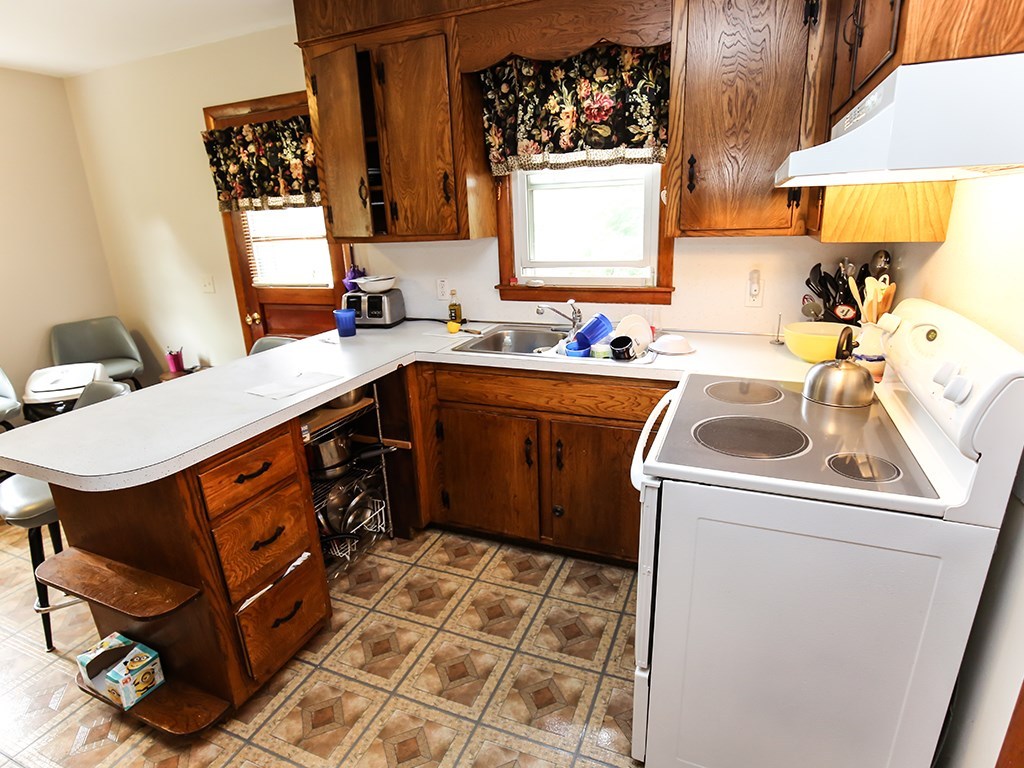 69 Cross Street Westerly, RI 02891 - Photo 28 of 37