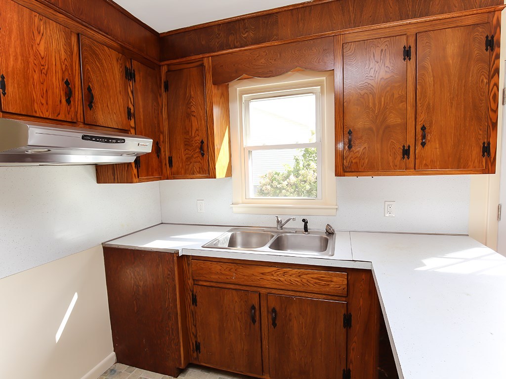 69 Cross Street Westerly, RI 02891 - Photo 8 of 37
