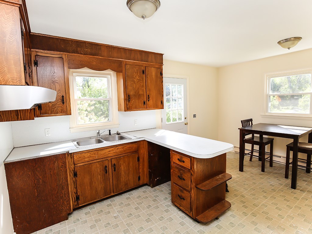 69 Cross Street Westerly, RI 02891 - Photo 9 of 37