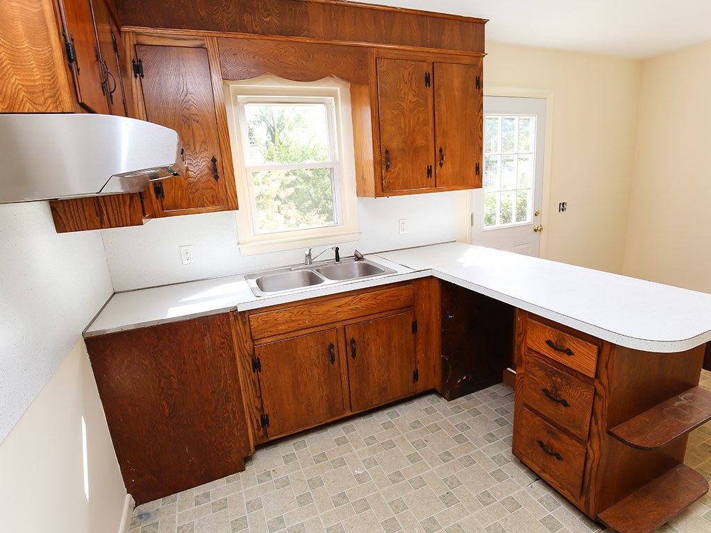 69 Cross Street Westerly, RI 02891 - Photo 10 of 37