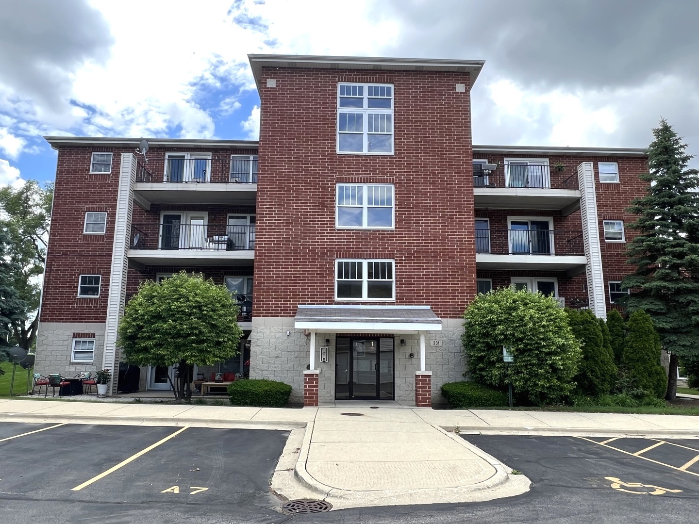 231 North Mill Road, Unit 1 Addison, IL 60101 - Photo 1 of 18 Gallery Image 1
