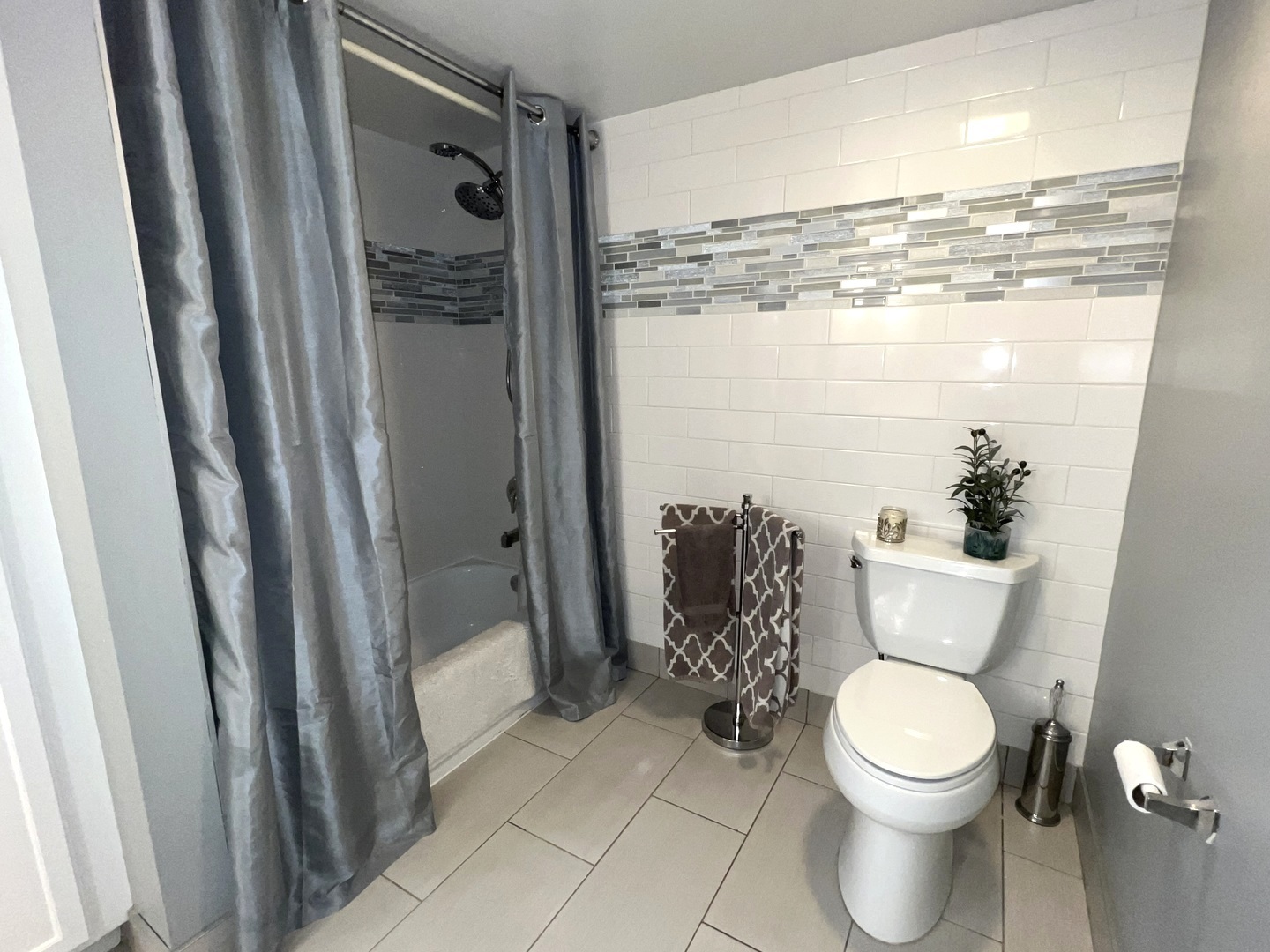 231 North Mill Road, Unit 1 Addison, IL 60101 - Photo 8 of 18 Gallery Image 8
