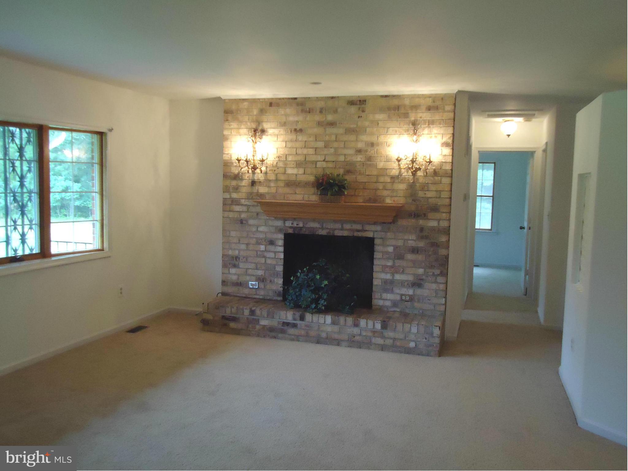 7206 Gatewood Road Ruther Glen, VA 22546 - Photo 2 of 18 Living Room