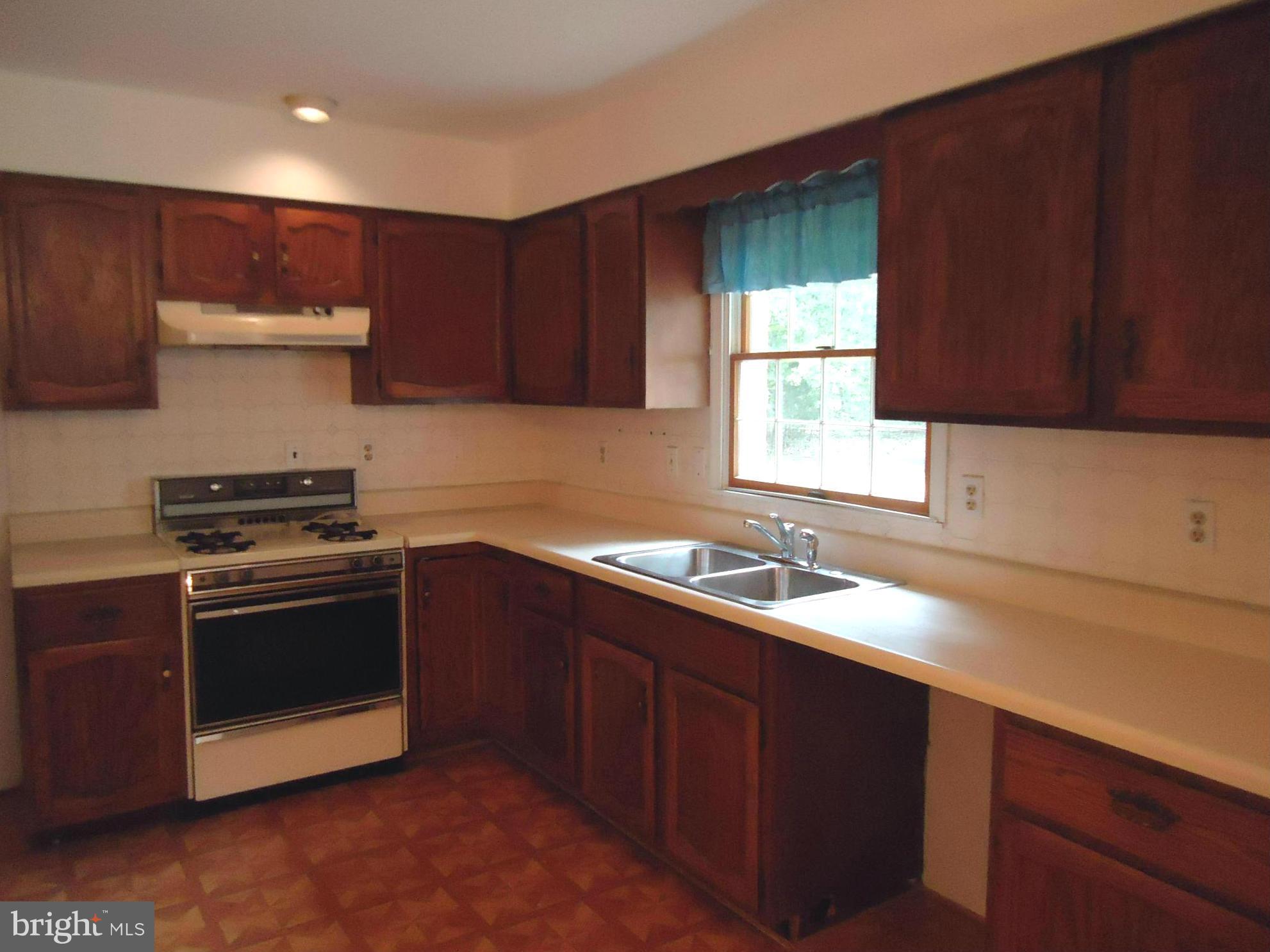 7206 Gatewood Road Ruther Glen, VA 22546 - Photo 4 of 18 Kitchen