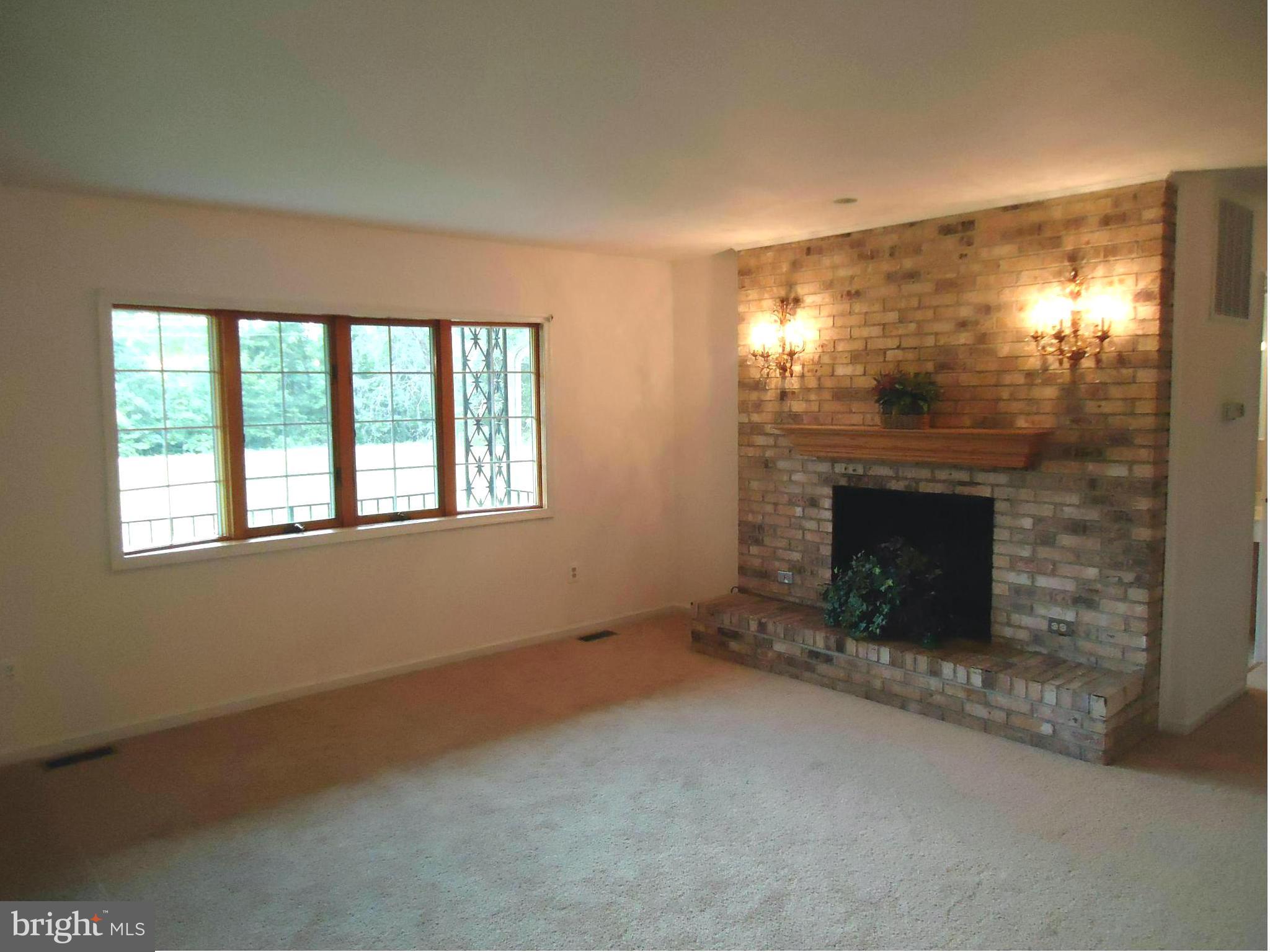 7206 Gatewood Road Ruther Glen, VA 22546 - Photo 5 of 18 Living Room