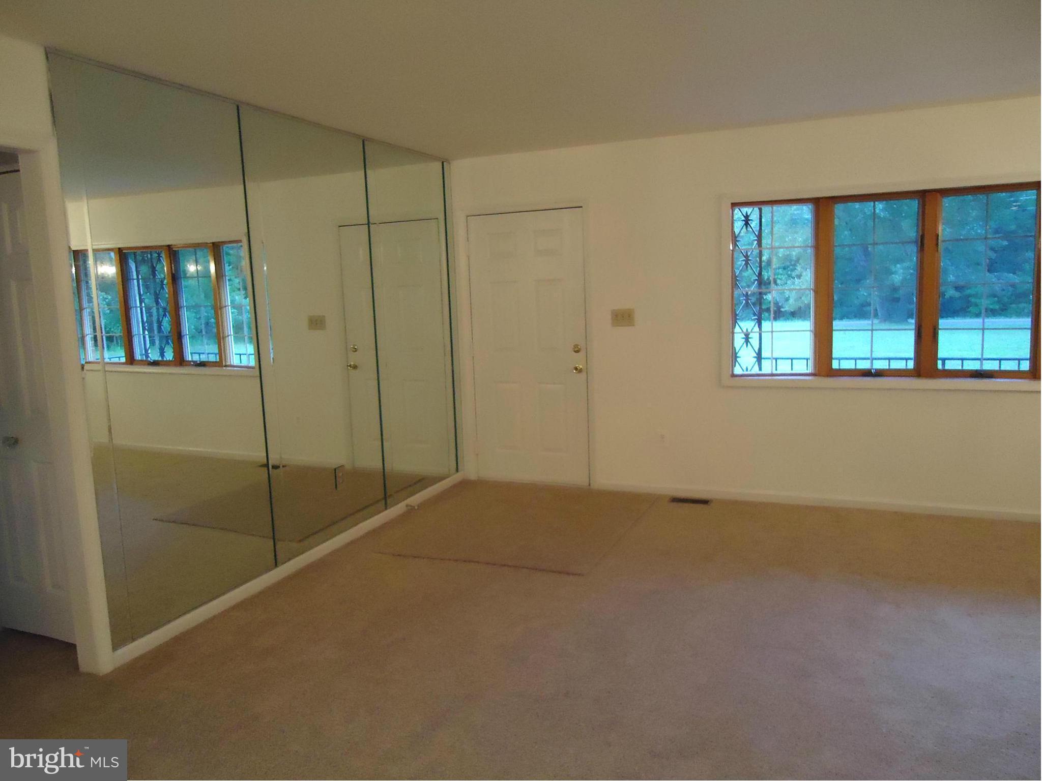 7206 Gatewood Road Ruther Glen, VA 22546 - Photo 6 of 18 Living Room
