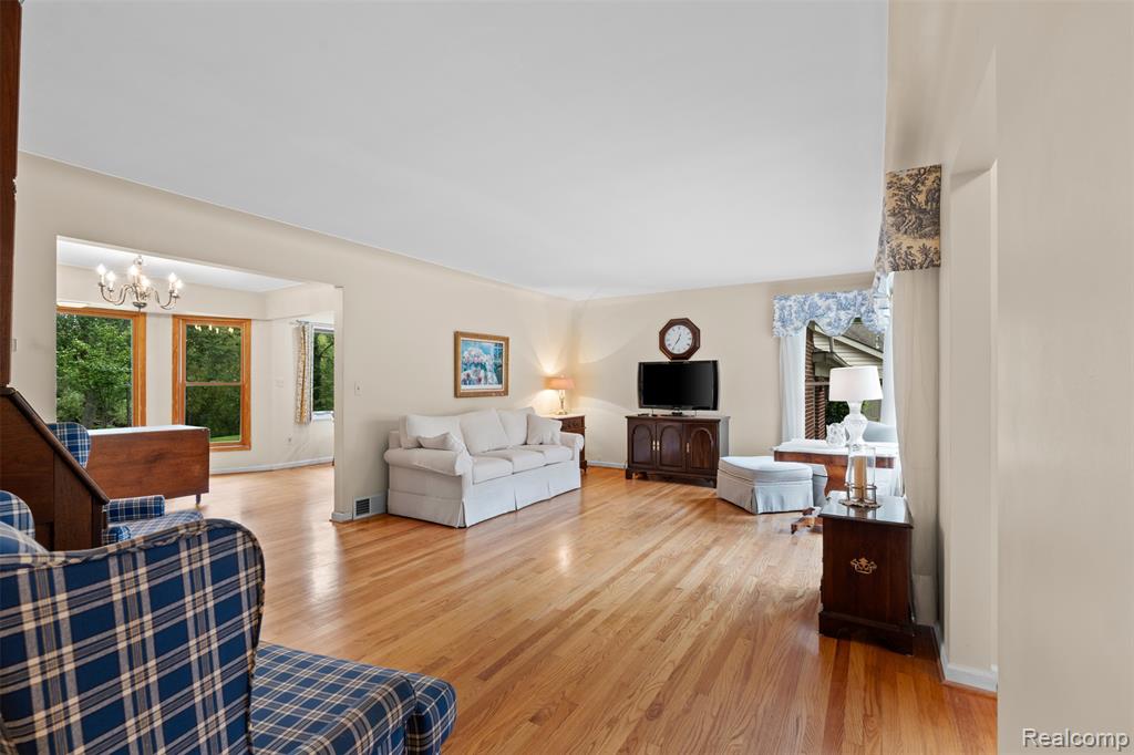 38481 Riverside Drive Clinton Township, MI 48036 - Photo 6 of 49 Gallery Image 6