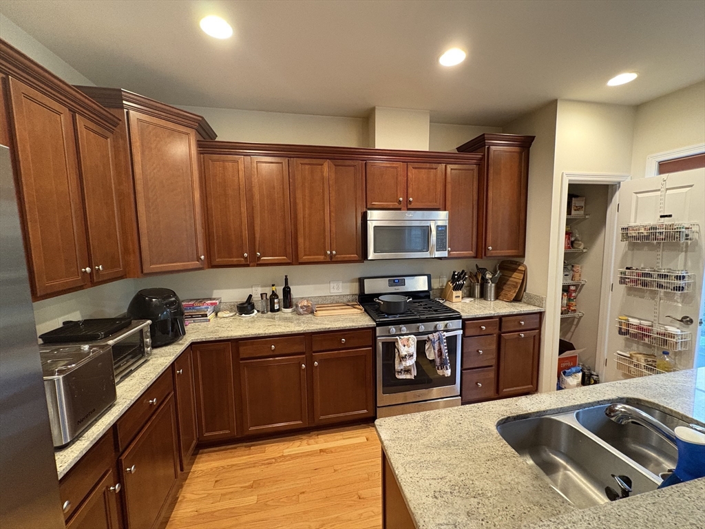 33 Jacob Way, Unit 33 Reading, MA 01867 - Photo 4 of 33