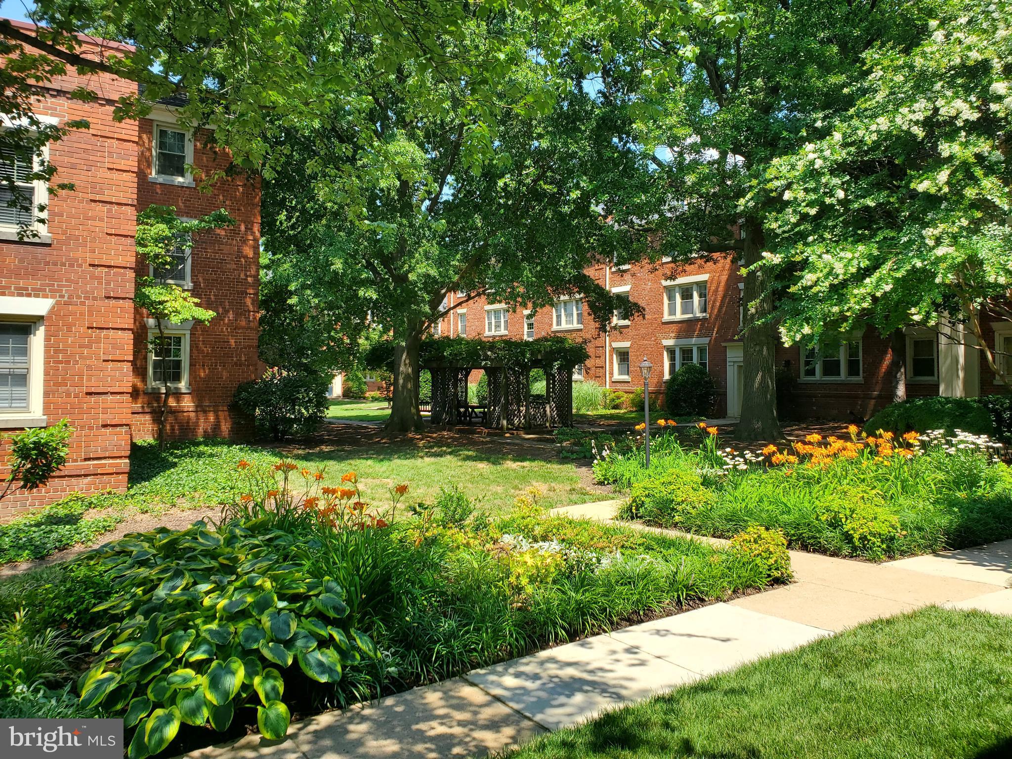 525 Bashford Lane, Unit 4, Alexandria, VA 22314 Compass