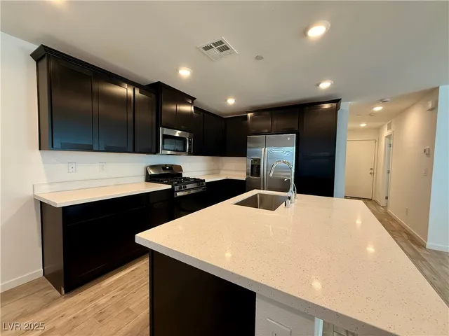 $2,350 | 908 Cadence View Way, Henderson, NV 89011