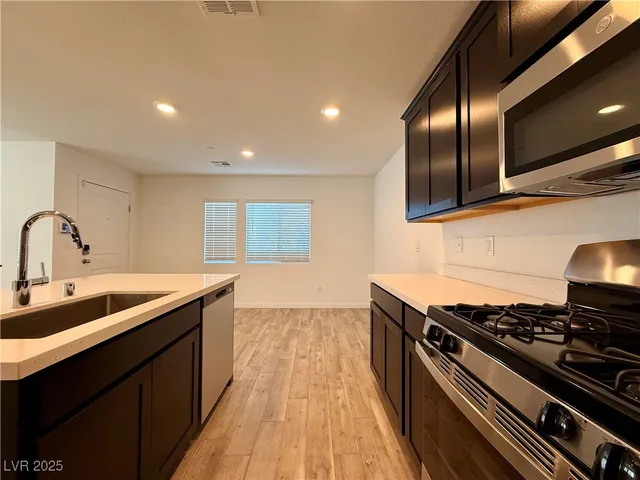 $2,350 | 908 Cadence View Way, Henderson, NV 89011