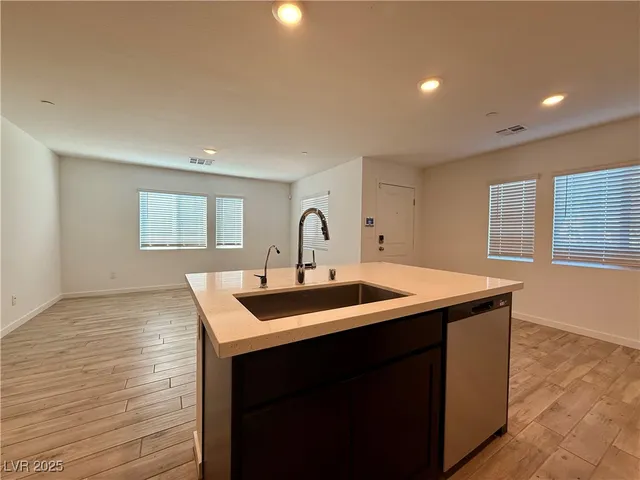 $2,350 | 908 Cadence View Way, Henderson, NV 89011