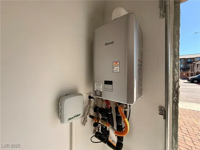 $2,350 | 908 Cadence View Way, Henderson, NV 89011