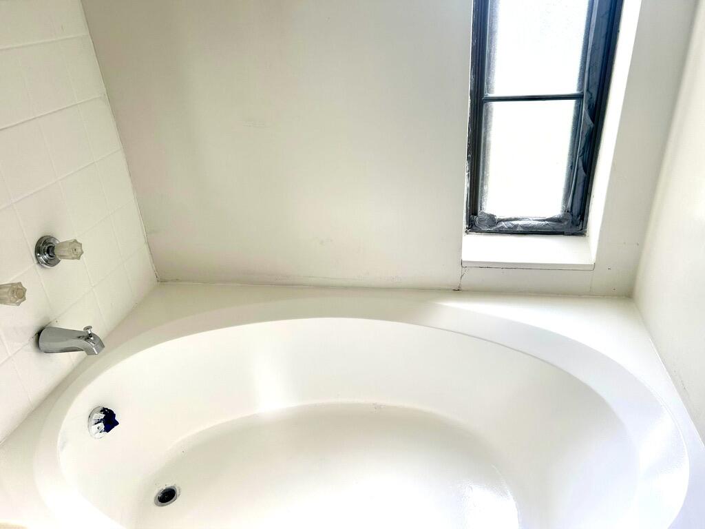 9370 Southwest 8th Street, Unit 202 Boca Raton, FL 33428 - Photo 24 of 46 a bathroom with a tub