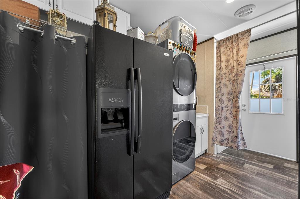 185 Coleman Street Edgewater, FL 32141 - Photo 36 of 47 a very nice looking room with a fireplace