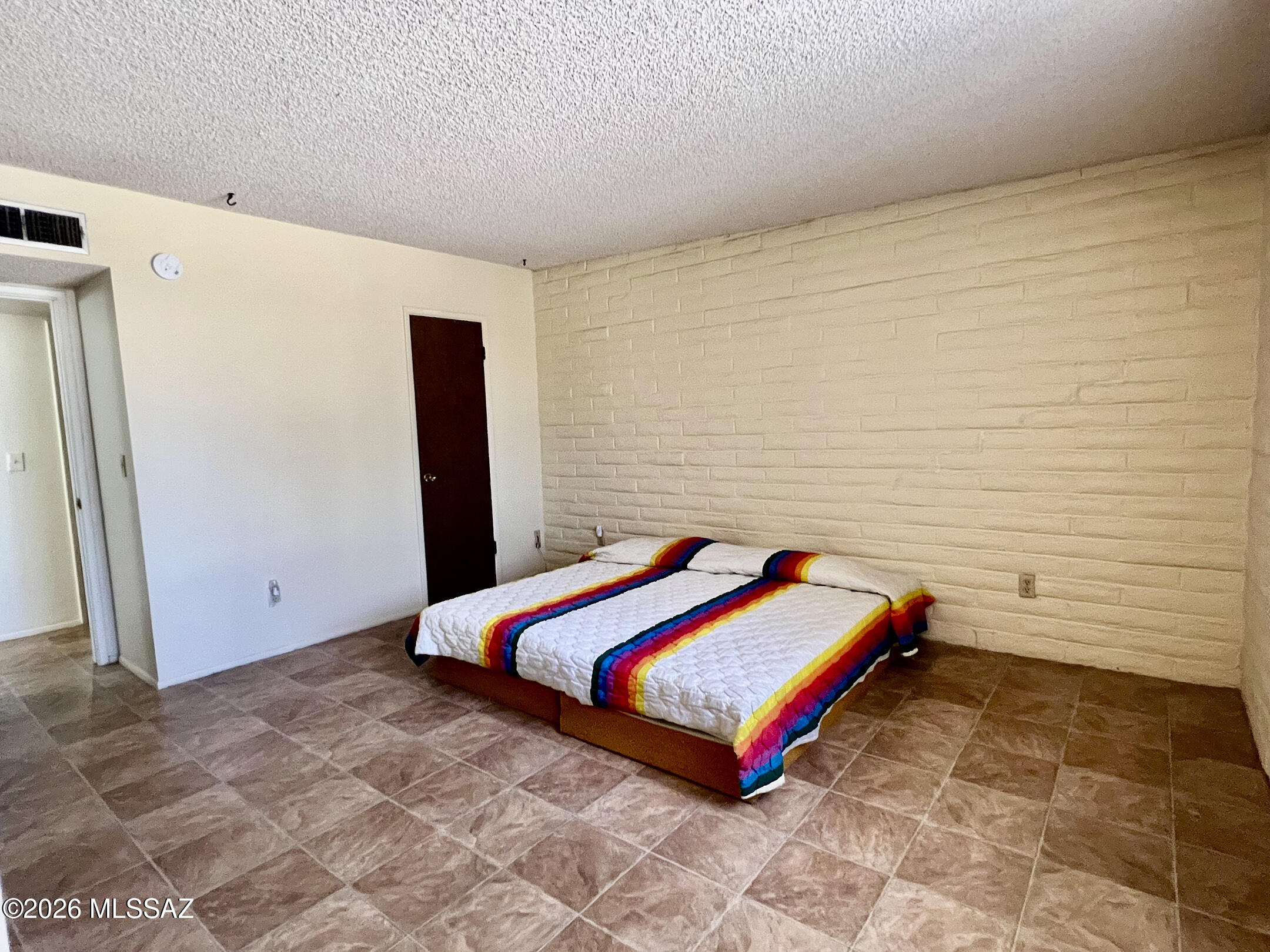 2955 South Kolb Road Tucson, AZ 85730 - Photo 12 of 24 Master Bedroom with Walk In Closet