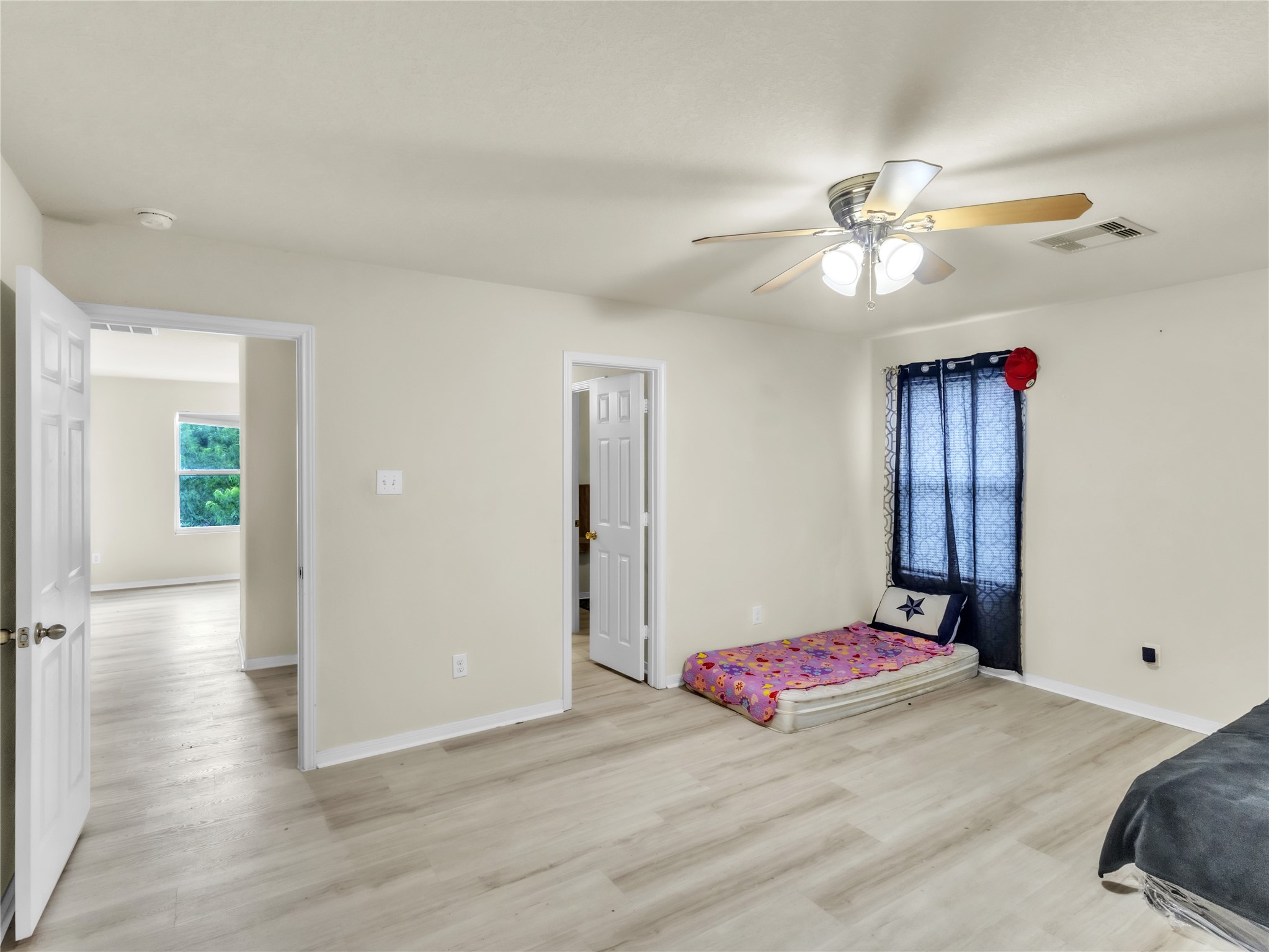 10515 Ince Lane Houston, TX 77040 - Photo 21 of 31 Bedroom (2) 2nd floor