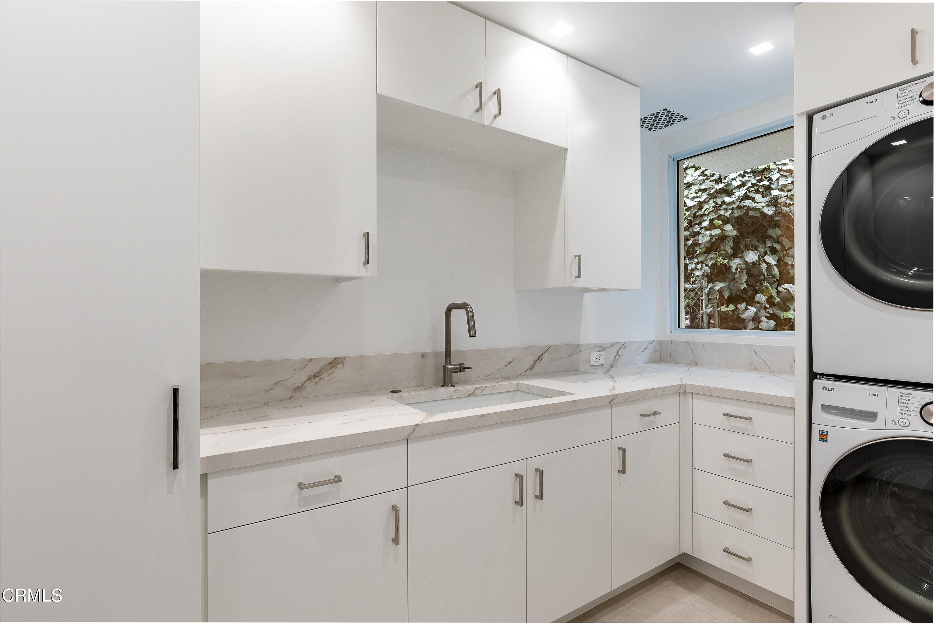 800 Canon Drive Pasadena, CA 91106 - Photo 24 of 49 a utility room with cabinets washer and dryer