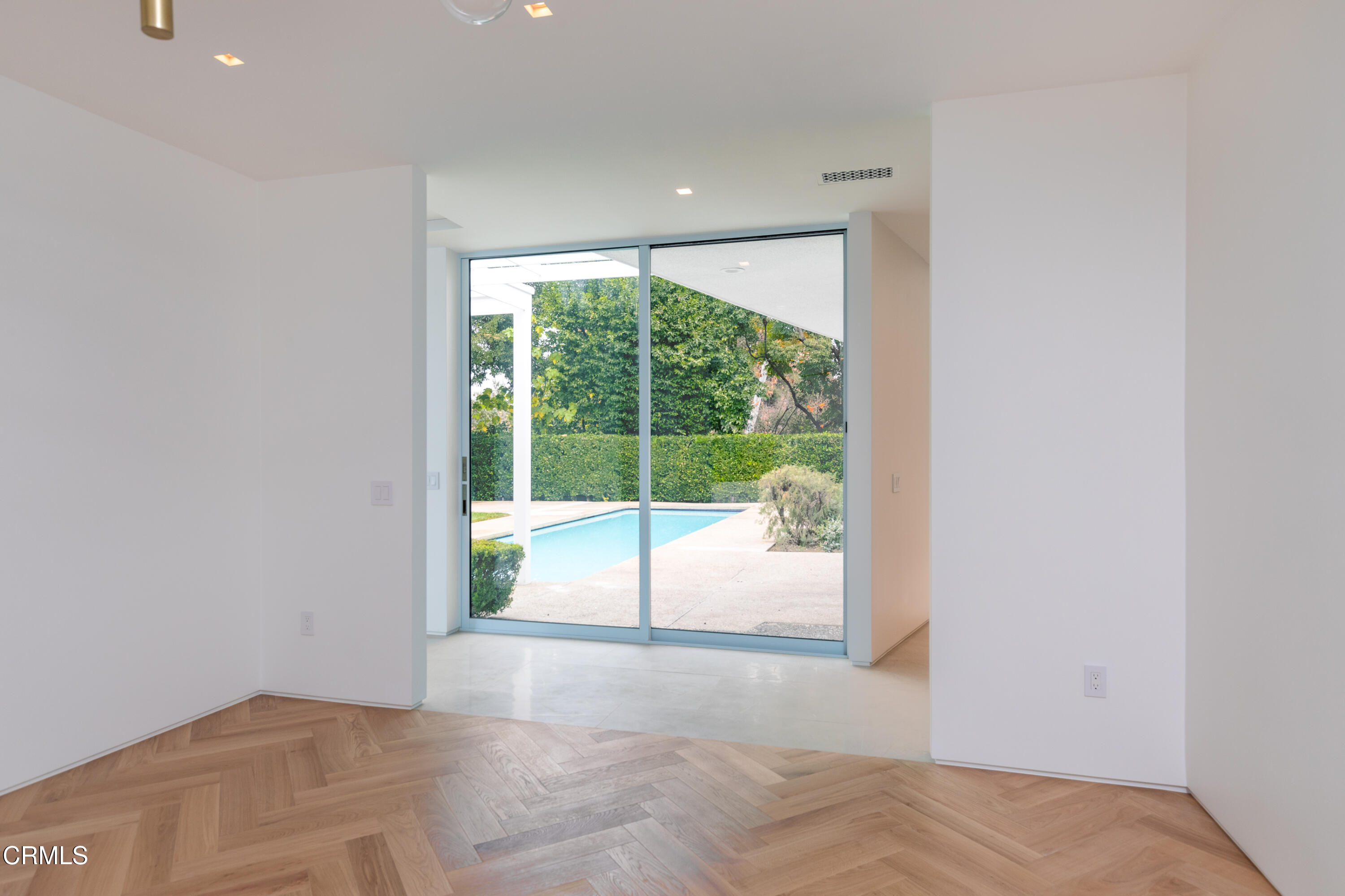 800 Canon Drive Pasadena, CA 91106 - Photo 26 of 49 a view of an empty room with wooden floor and a window
