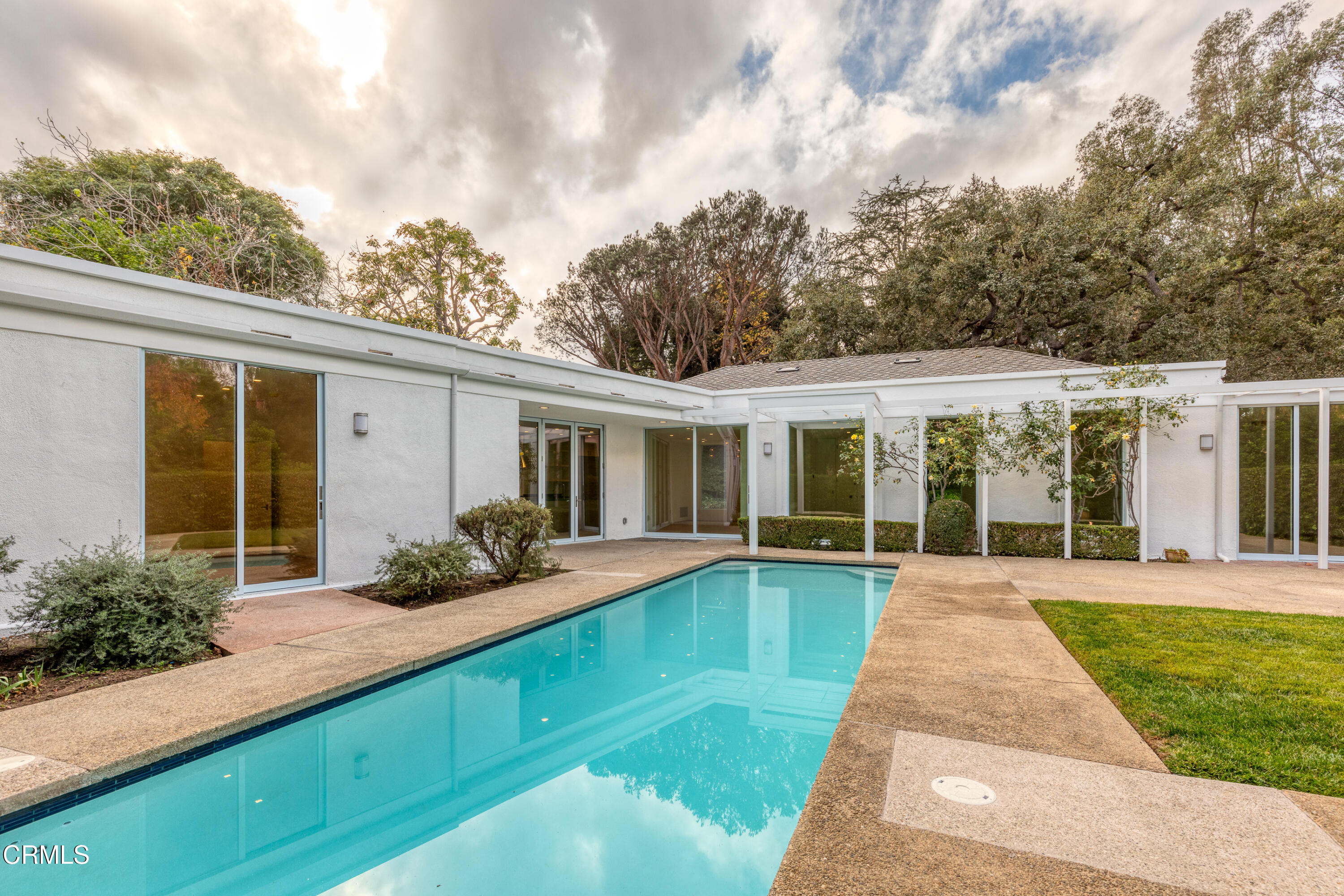 800 Canon Drive Pasadena, CA 91106 - Photo 39 of 49 front view of a house with a yard